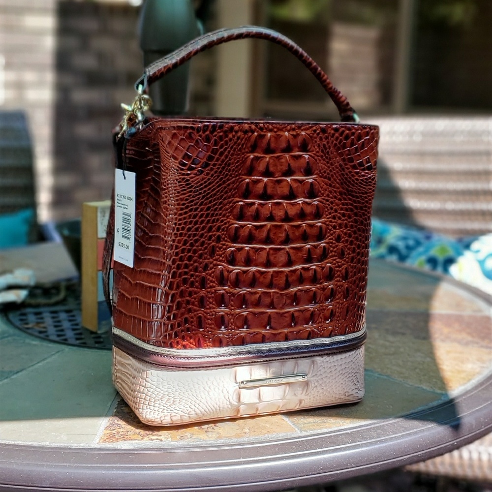 🚫🚫SOLD🚫🚫Brahmin Amelia Bucket Bag